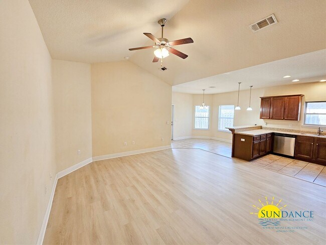 Foto del edificio - Gorgeous 4 Bedroom Home in Driftwood Estat...