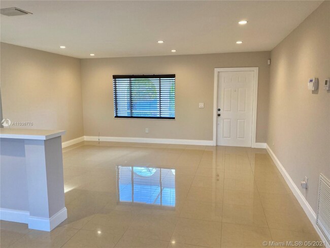 Foto del edificio - 22592 Lombard Ave