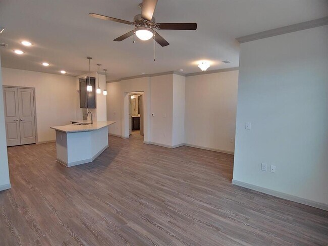 Building Photo - 10905 Eagle Dr