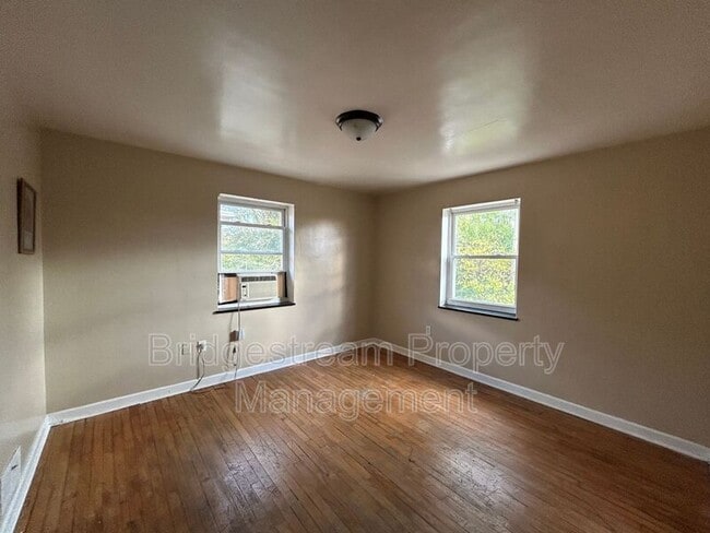 Building Photo - 960 Sherwood Dr