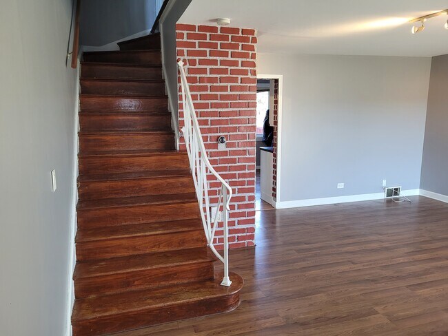 Building Photo - 52 N Albert St