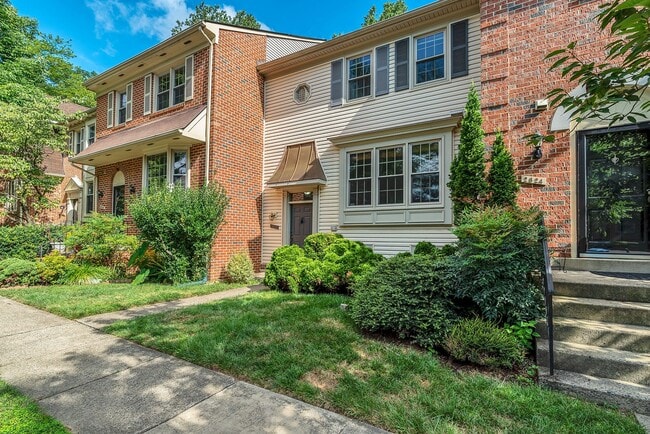 Photo - Very Charming 3 Bedroom And 2.5 Bathroom Townhouse With Private Deck In Country Creek