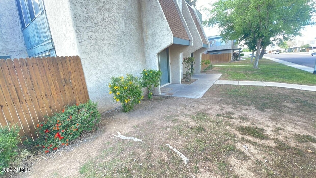 5902 W Golden Ln, Glendale, AZ 85302 Townhome Rentals in Glendale AZ
