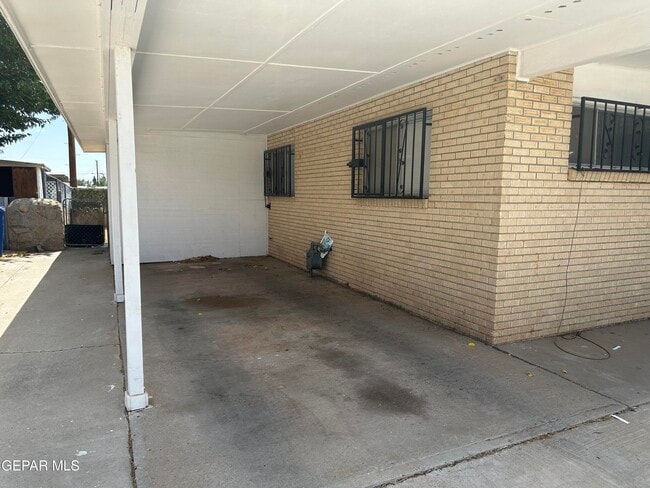 Building Photo - 5118 Beautonne Ave