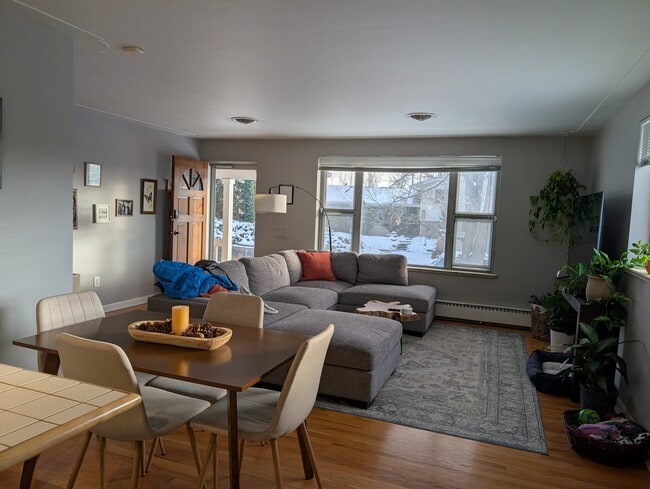 Photo - 1394 S Corona St House