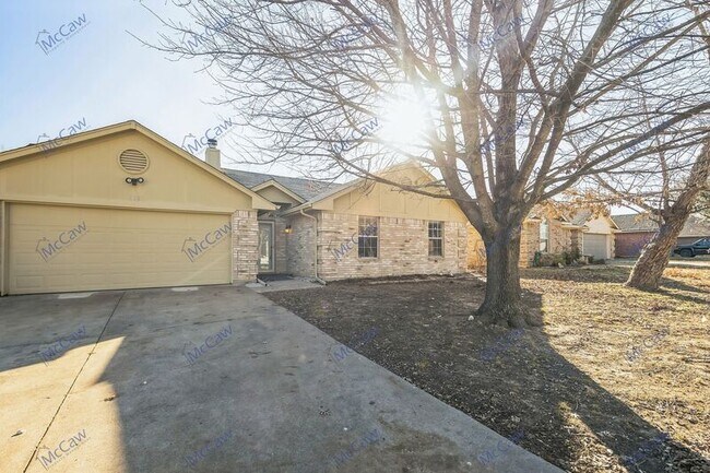 Building Photo - 833 Vicksburg Ln