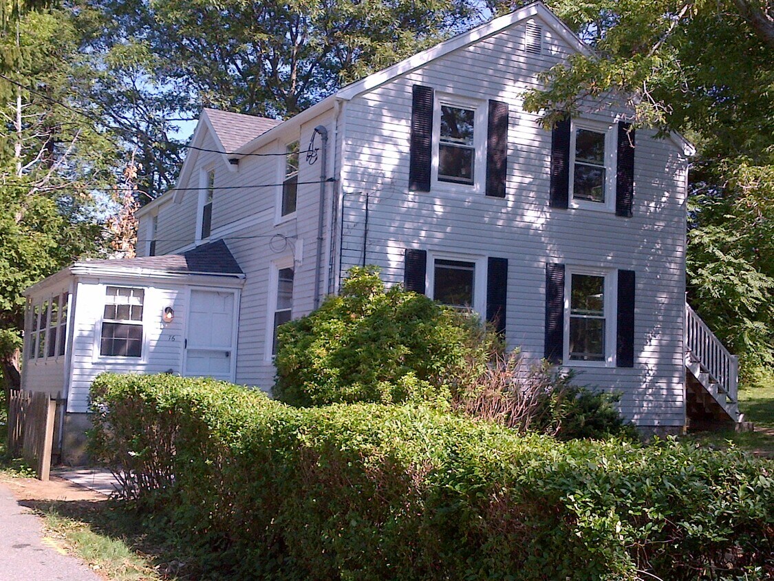 76 Kilby St Unit 2, Hingham, MA 02043 Apartments in Hingham, MA