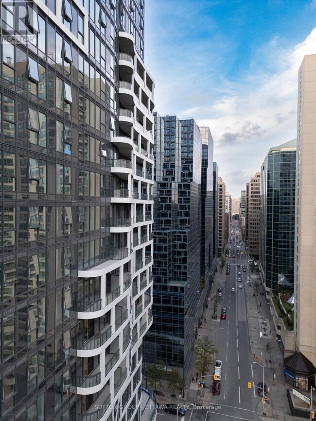 Building Photo - 400 Albert St