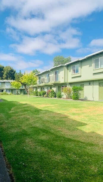 Primary Photo - Park West Townhouses