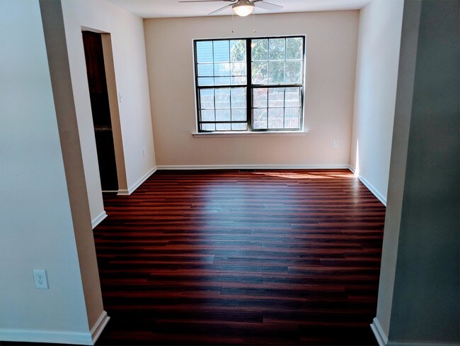 Foto del edificio - 28 Leanne Drive - 1