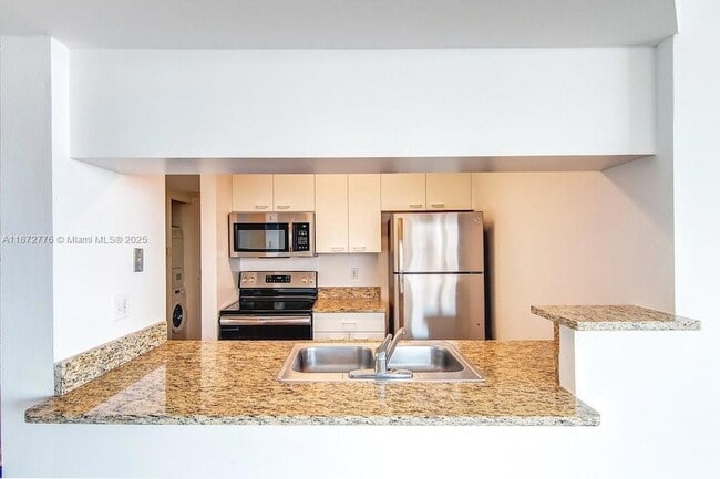 Building Photo - 1756 N Bayshore Dr