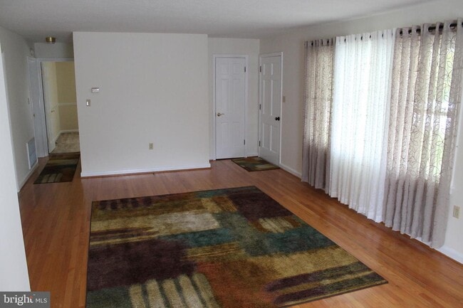 Building Photo - 252 Fox Dr