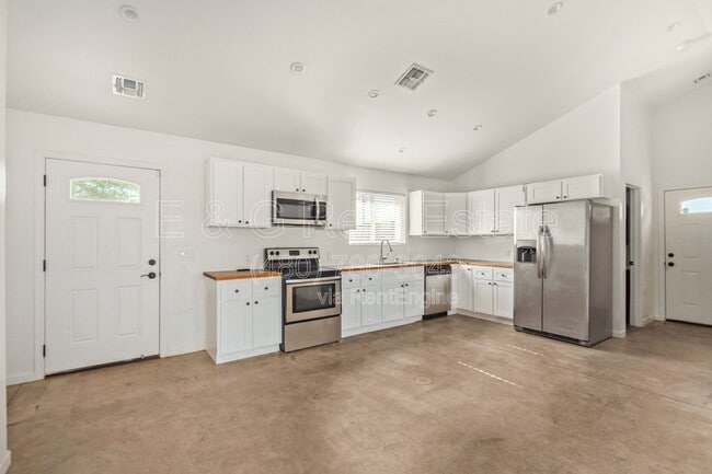 Building Photo - 505 N 16th Ave
