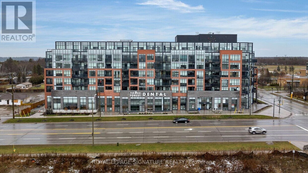 Photo principale - 681-681 Yonge St