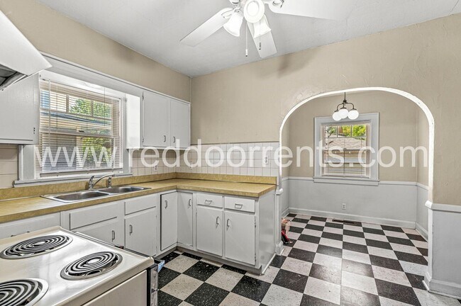 Foto del edificio - Coming Soon! 2 Bedroom/ 1.5 Bath Forest Hi...
