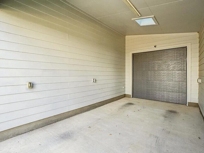 Foto del edificio - MOVE IN READY