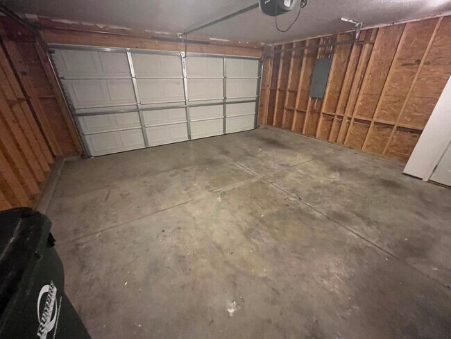 Building Photo - 807 Glenway Dr