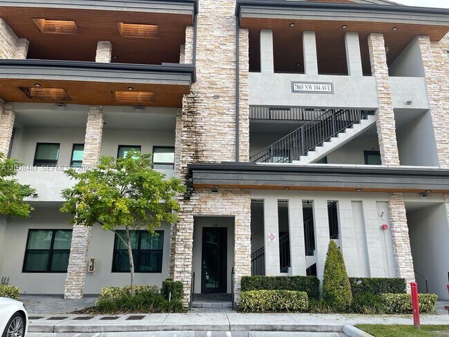 Foto del edificio - 7865 NW 104th Ave