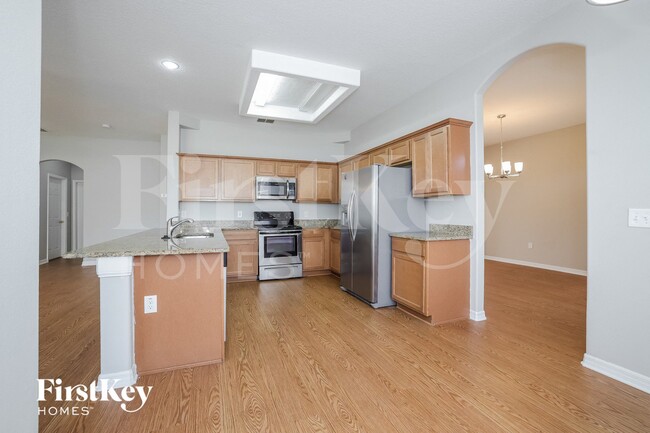 Building Photo - 1660 The Oaks Blvd