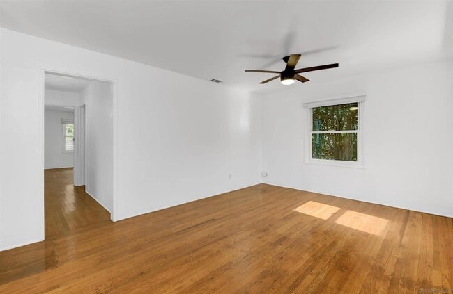 Foto del edificio - 4774 College Ave