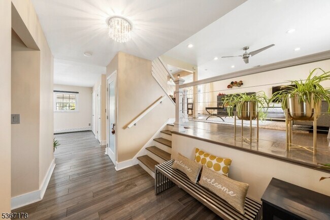 Foto del edificio - 74 Emerald Pl