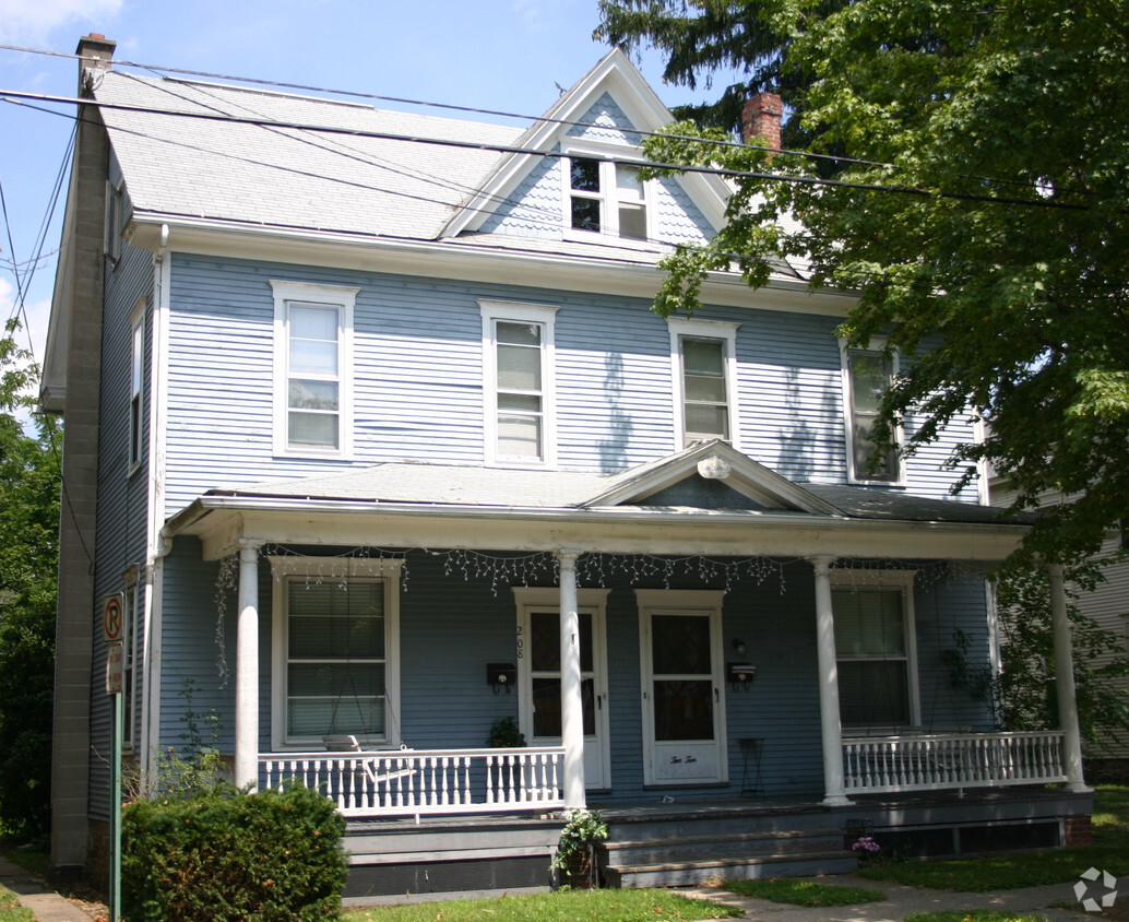 Primary Photo - 208-210 S 6th St