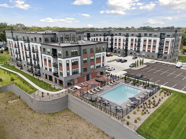 Exterior and Outdoor Pool - Oberon