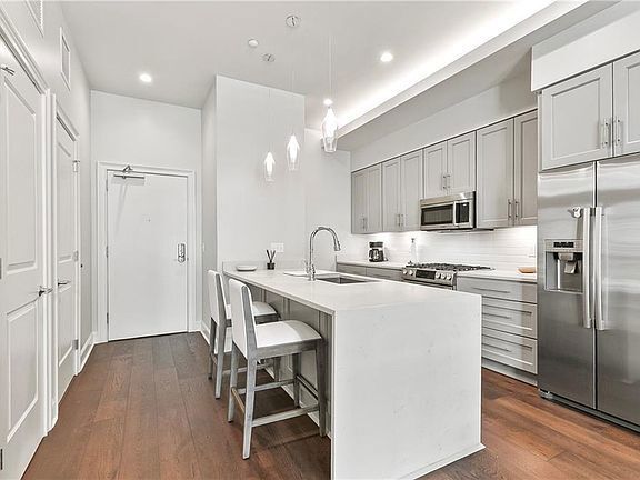 Foto del edificio - 731 St Charles Ave