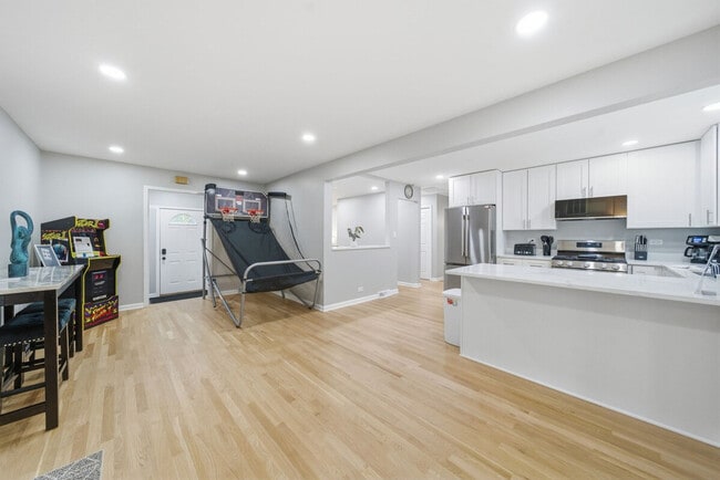 Building Photo - 12804 W Playfield Dr