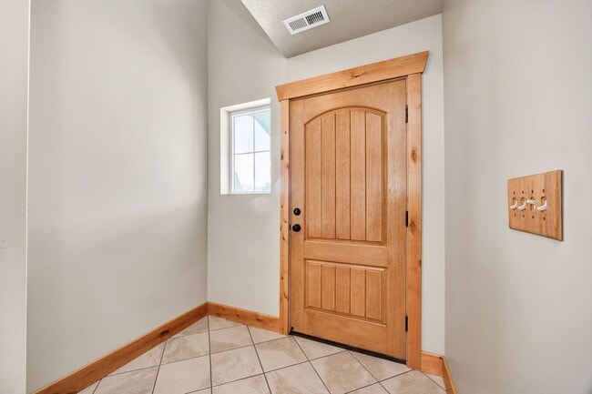 Building Photo - 369 1285 E