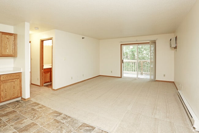 Building Photo - 3 Bedroom Apartment on First Floor!