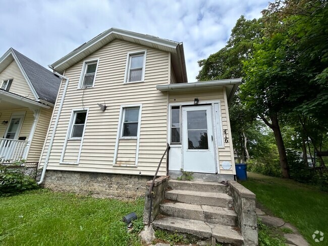 Building Photo - 416 Champlain St