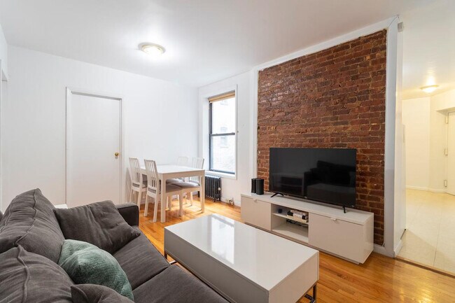 Foto del edificio - 320 E 93rd St