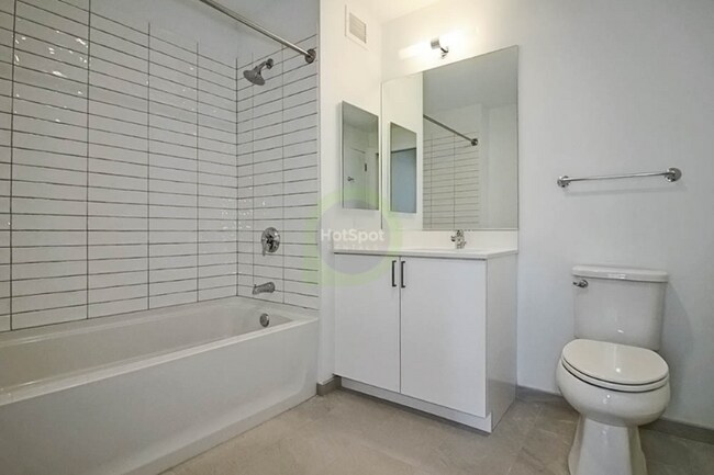 Foto del edificio - 333 S Halsted St