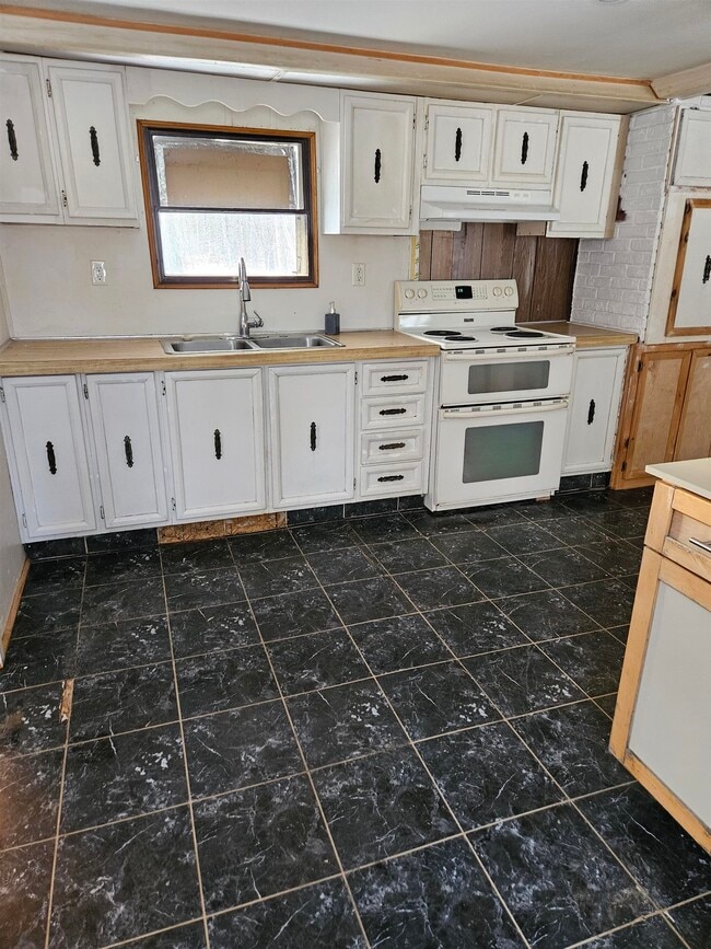 Building Photo - 4 Dunn Ave