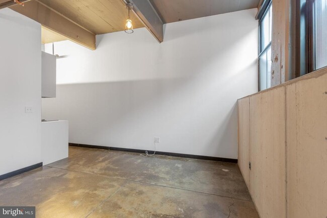 Building Photo - 1701 Tulip St