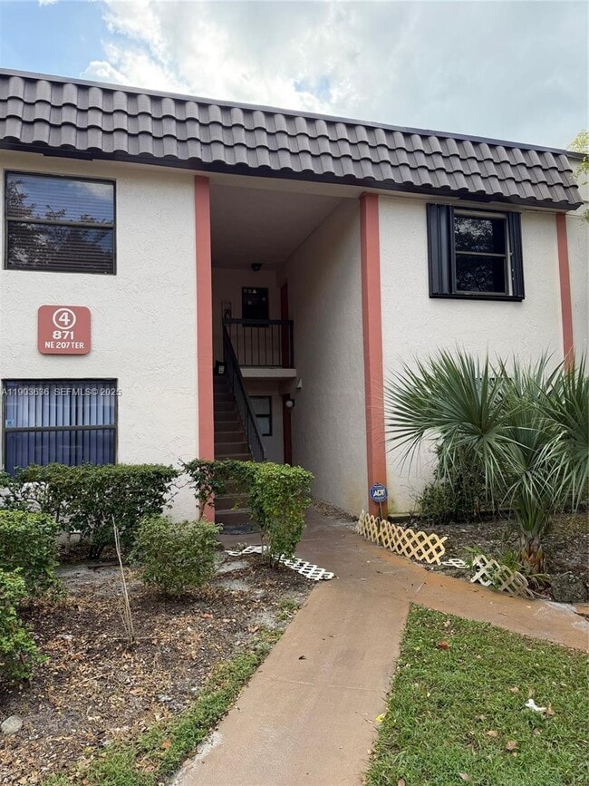 Building Photo - 871 NE 207th Terrace