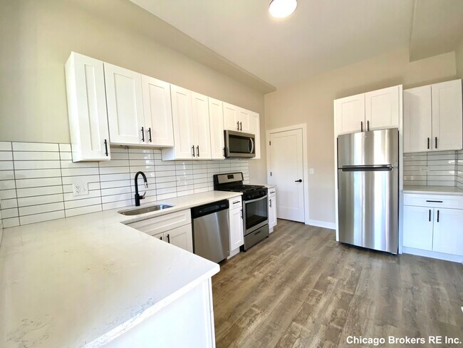 Building Photo - 3201 W Armitage Ave