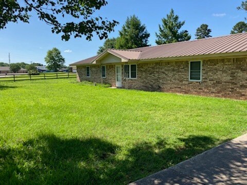 Foto principal - 3502 FM 2148