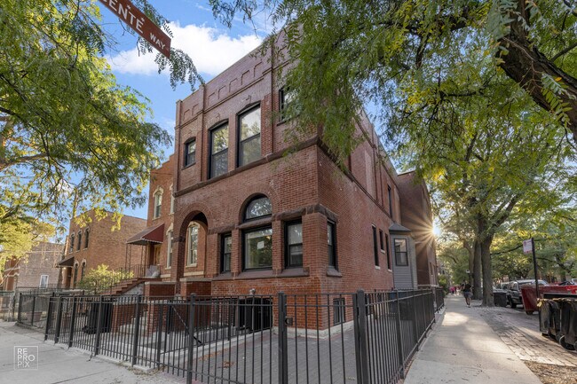 Building Photo - 700 S Loomis St