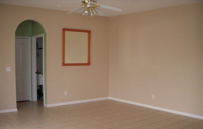 Foto del edificio - 812 Jade Forest Ave