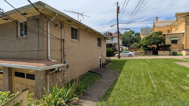Foto del edificio - 321 Thorne Ave NE