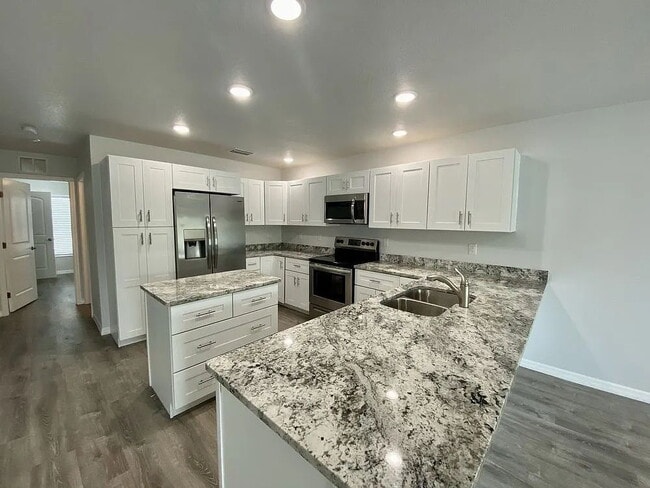 Building Photo - Waterfront 3 bedroom townhome with dock!