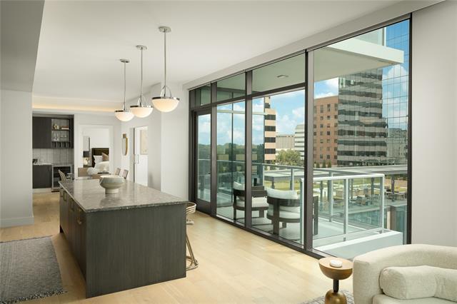 Foto principal - 8119 Douglas Ave