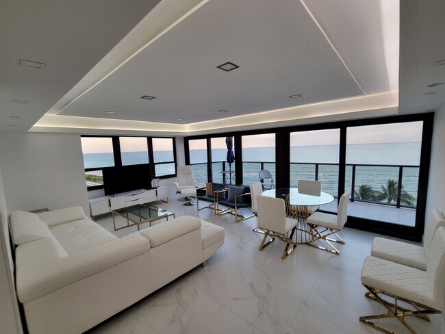 Building Photo - 5225 Collins Ave