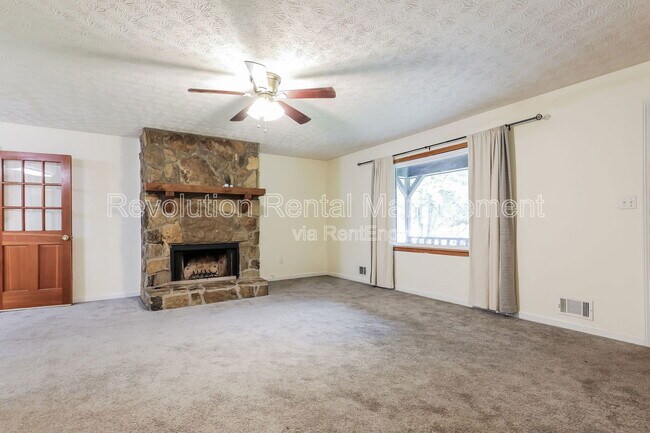 Building Photo - 175 Highland Cir