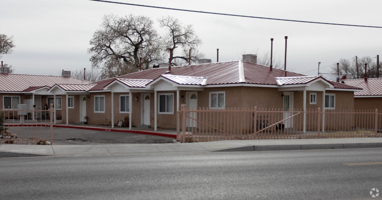 Primary Photo - 419 Atrisco Dr SW