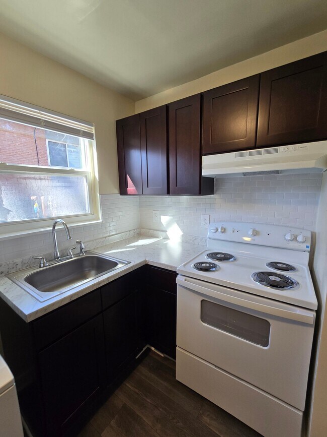 Foto del edificio - 1708 Carlisle Ave