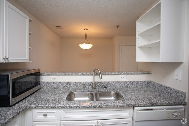 3BR, 3BA - The Burbank - 1,091SF - Kitchen - Rosewood at Clemson