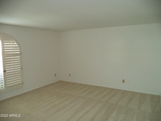 Building Photo - 3125 E Claremont Ave